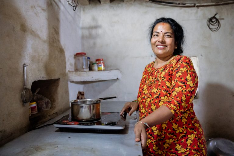 A women stands in front of her ecooker.